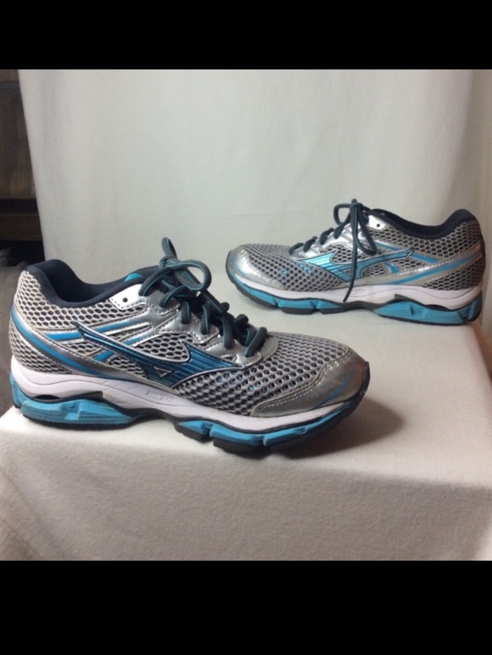 Mizuno wave enigma running shoes Silver/Blue sz 7 1/2